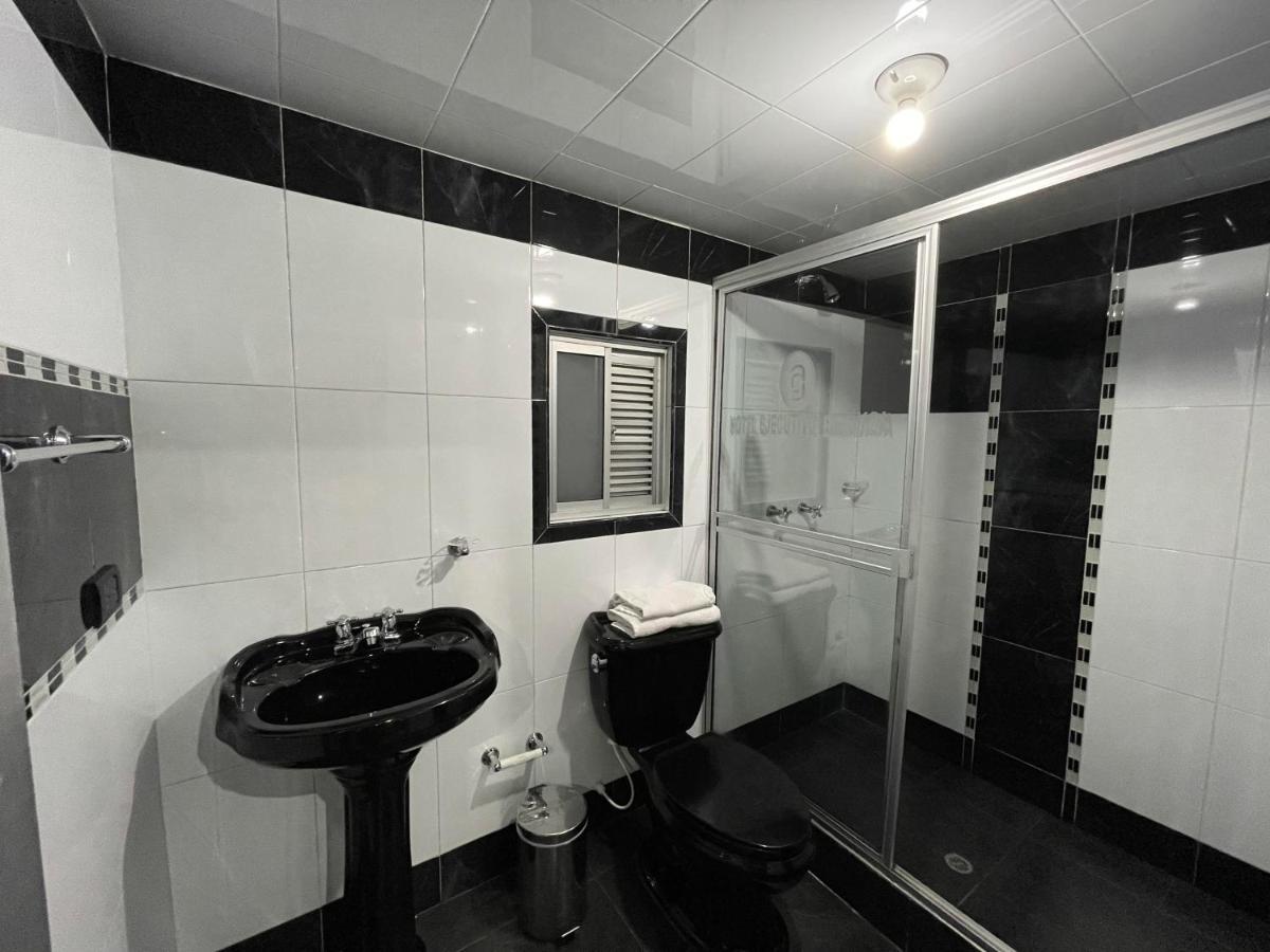 Hotel Ejecutivo Embajada Bogota Ngoại thất bức ảnh