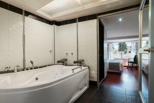 Hotel Ejecutivo Embajada Bogota Ngoại thất bức ảnh